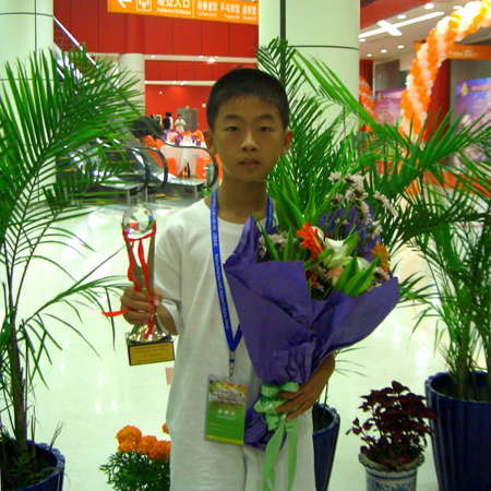 12岁的机器人大赛冠军